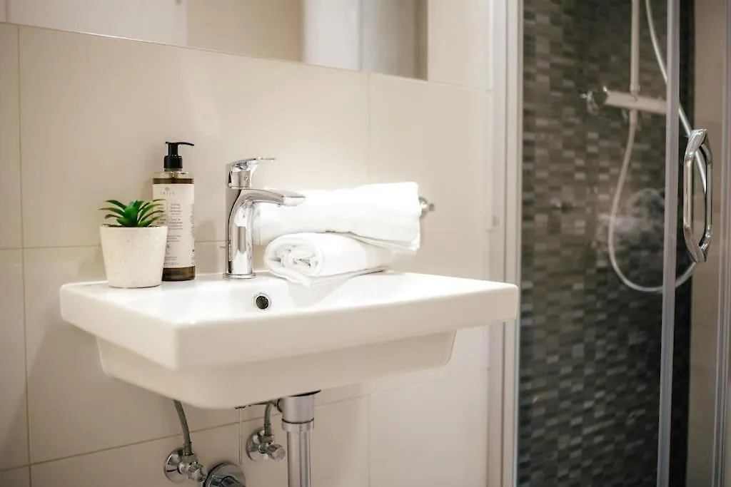 Cavallo Romantic Rooftop L Studio City Center Balcony Apartment Prague